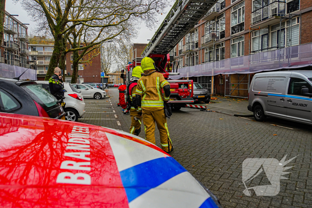 Brandweer onderzoekt benzine lucht en treft lekkende scooter aan