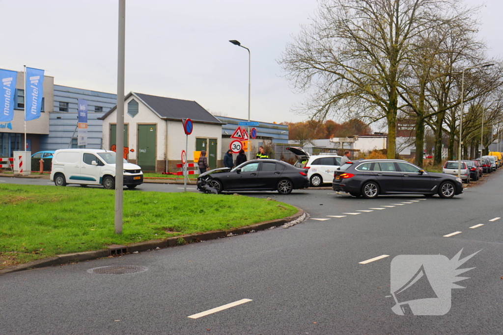 Forse schade na aanrijding op kruising