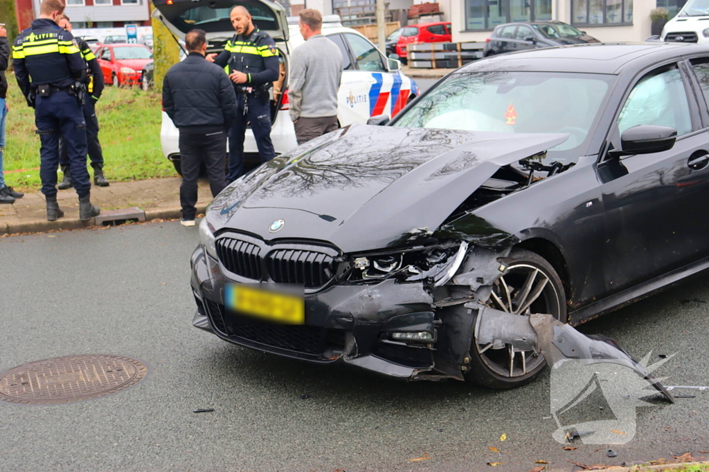 Forse schade na aanrijding op kruising