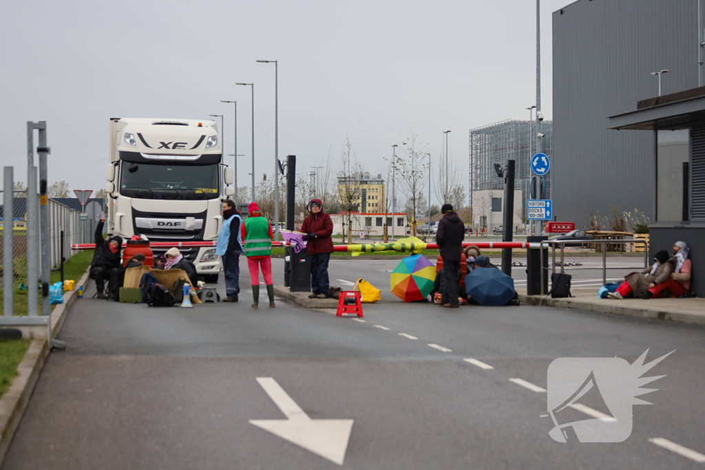 Distributiecentrum geblokkeerd door demonstranten