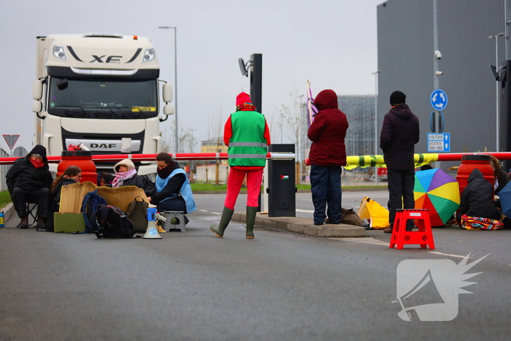 Distributiecentrum geblokkeerd door demonstranten