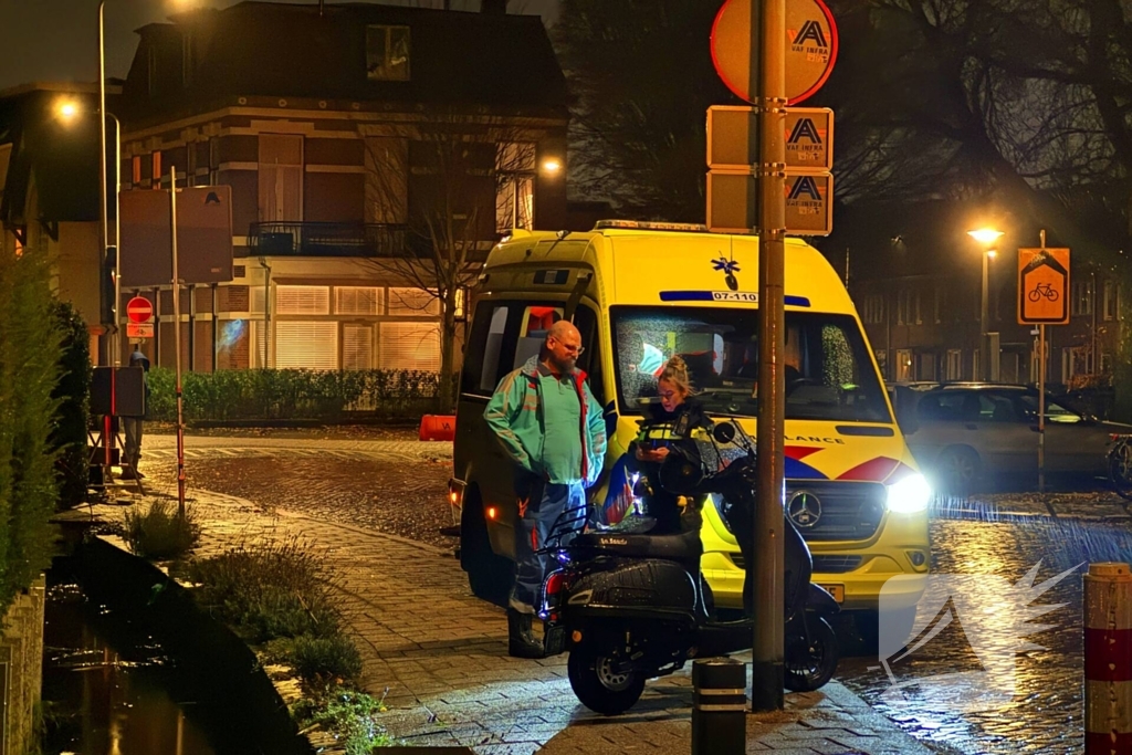 Scooterrijder glijd uit bij bussluis