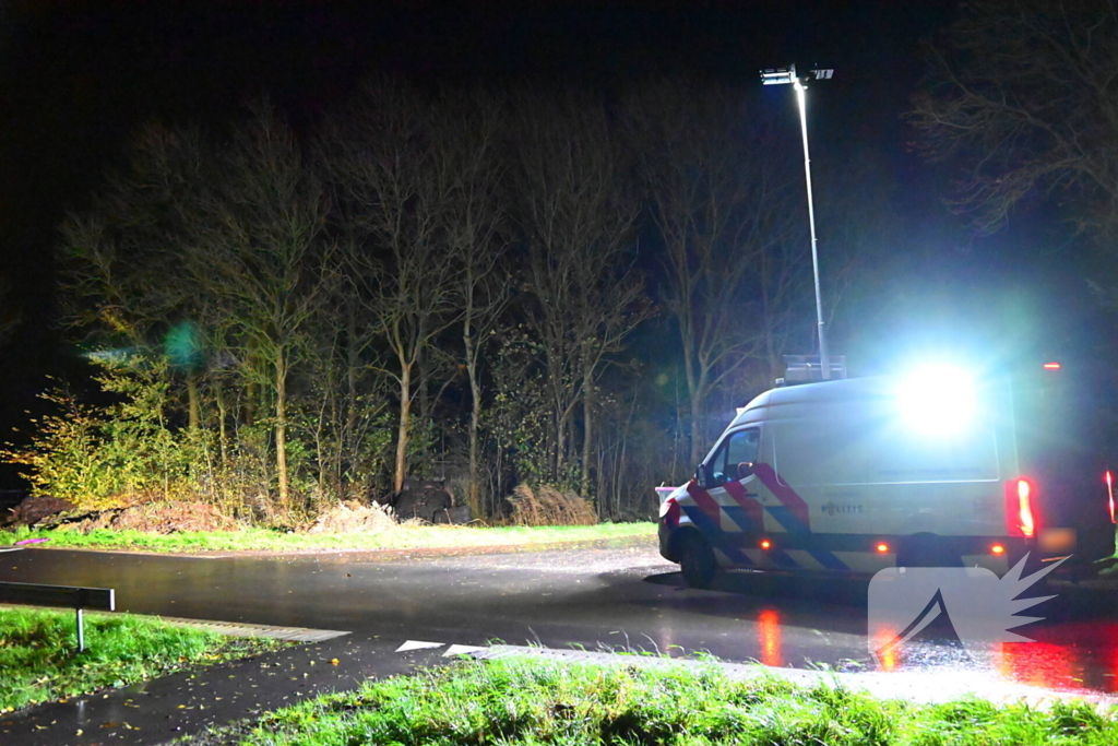 Auto komt op de kop tot stilstand