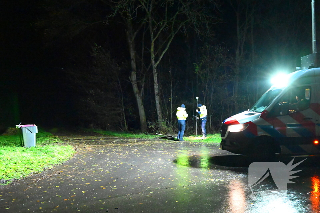 Auto komt op de kop tot stilstand