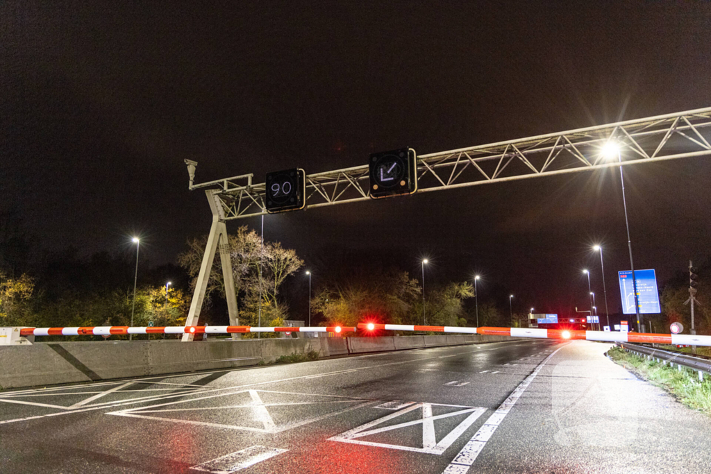 Ongeval met voertuig Rijkswaterstaat tijdens afsluiten