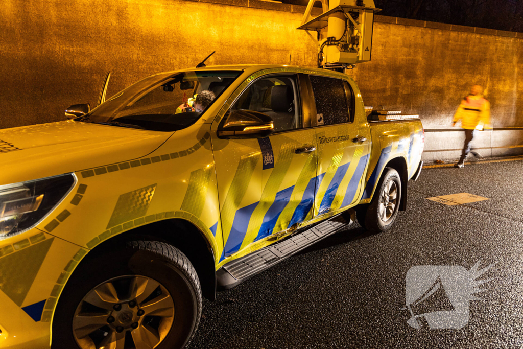 Ongeval met voertuig Rijkswaterstaat tijdens afsluiten