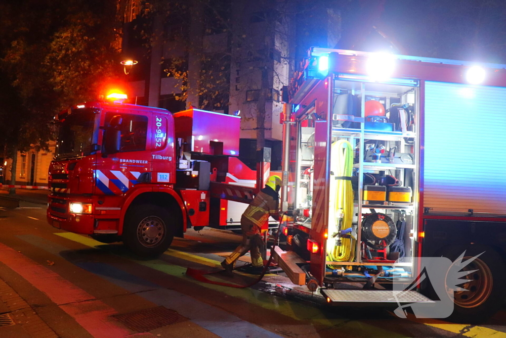 Brandweer blust brand boven café