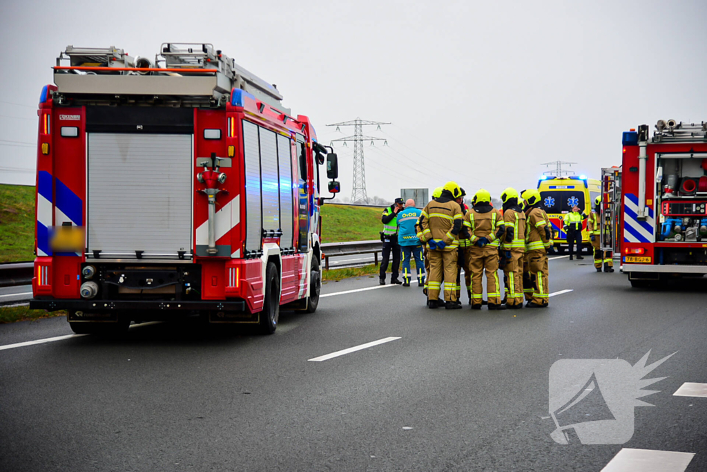 Automobilist overleden na aanrijding met vrachtwagentrailer