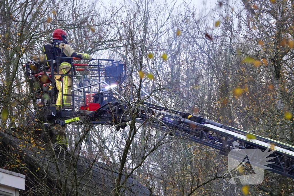 Fikse rookontwikkeling bij schoorsteenbrand