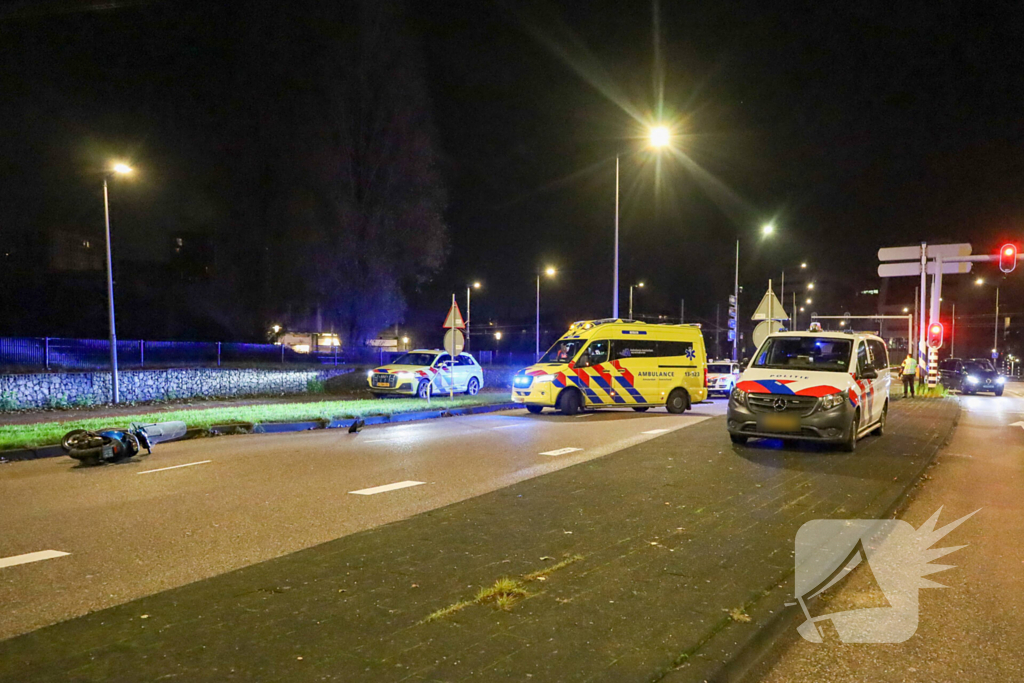 Scooterrijder ernstig gewond bij verkeersongeval