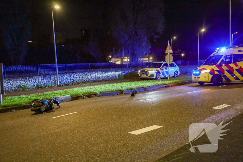 Scooterrijder ernstig gewond bij verkeersongeval