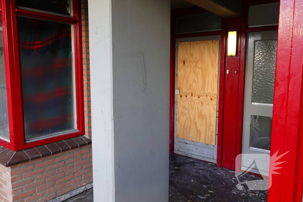 Schade aan woning door explosie, bewonder gewond