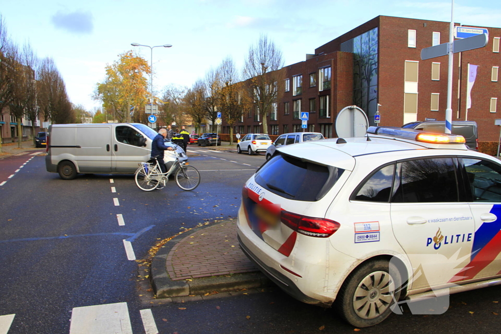 Fietser gewond bij aanrijding op kruispunt