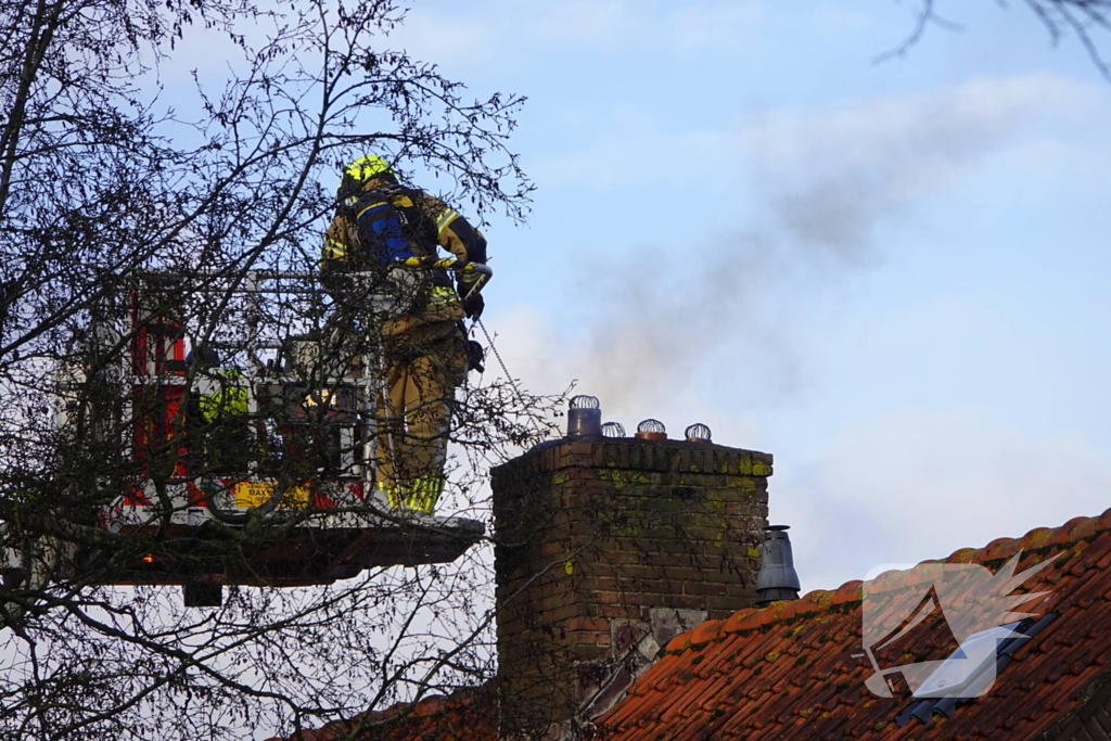 Schade aan woning beperkt na schoorsteenbrand