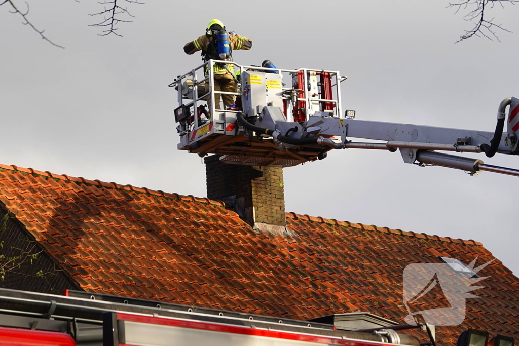 Schade aan woning beperkt na schoorsteenbrand