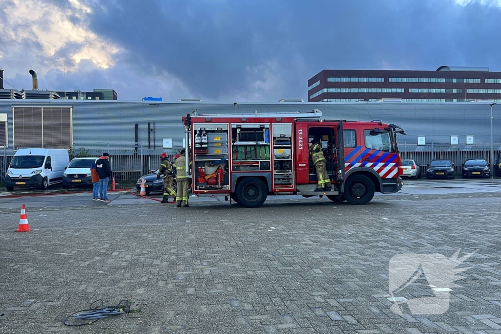 Motorcompartiment brandt volledig uit bij autoverhuurder