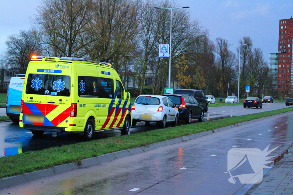 Auto's beschadigd na kop-staartbotsing