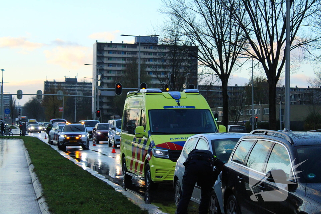 Auto's beschadigd na kop-staartbotsing