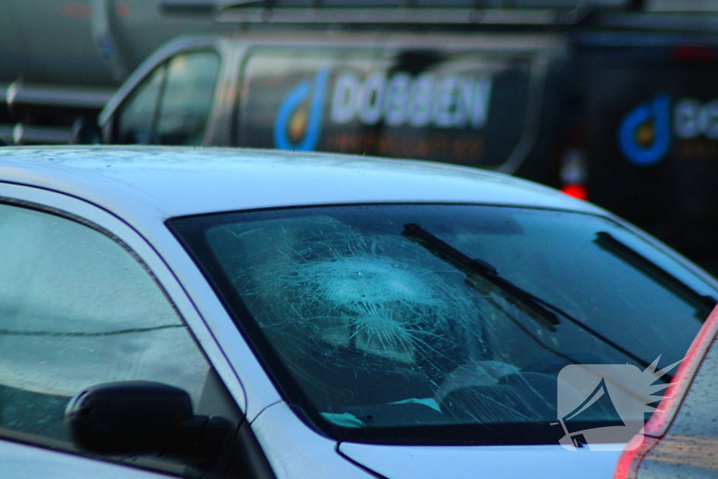 Auto's beschadigd na kop-staartbotsing