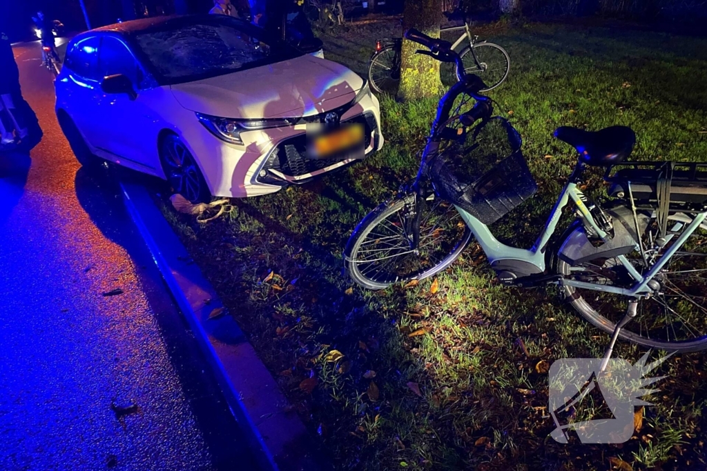 Fietser ernstig gewond bij botsing met auto