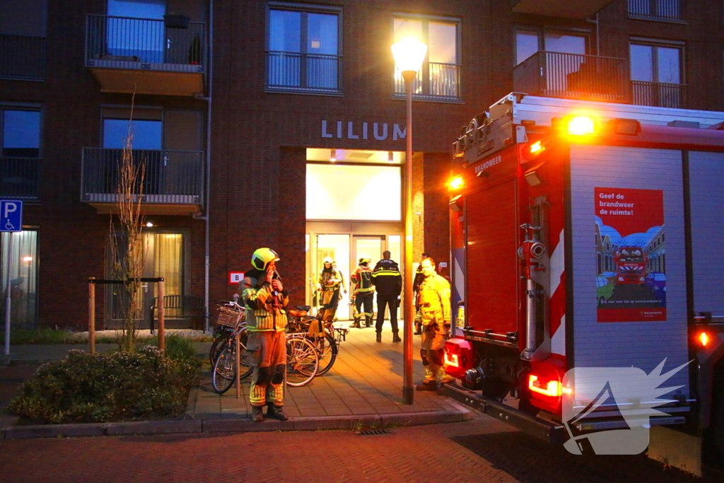 Brand in keuken door brandweer geblust