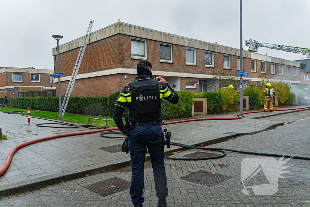 Grote uitslaande brand bij eengezinswoning