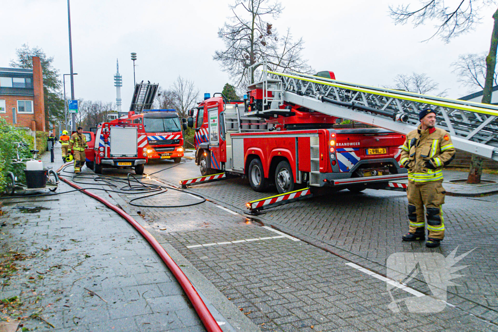 Grote uitslaande brand bij eengezinswoning