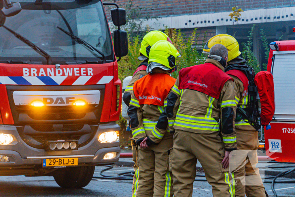 Grote uitslaande brand bij eengezinswoning