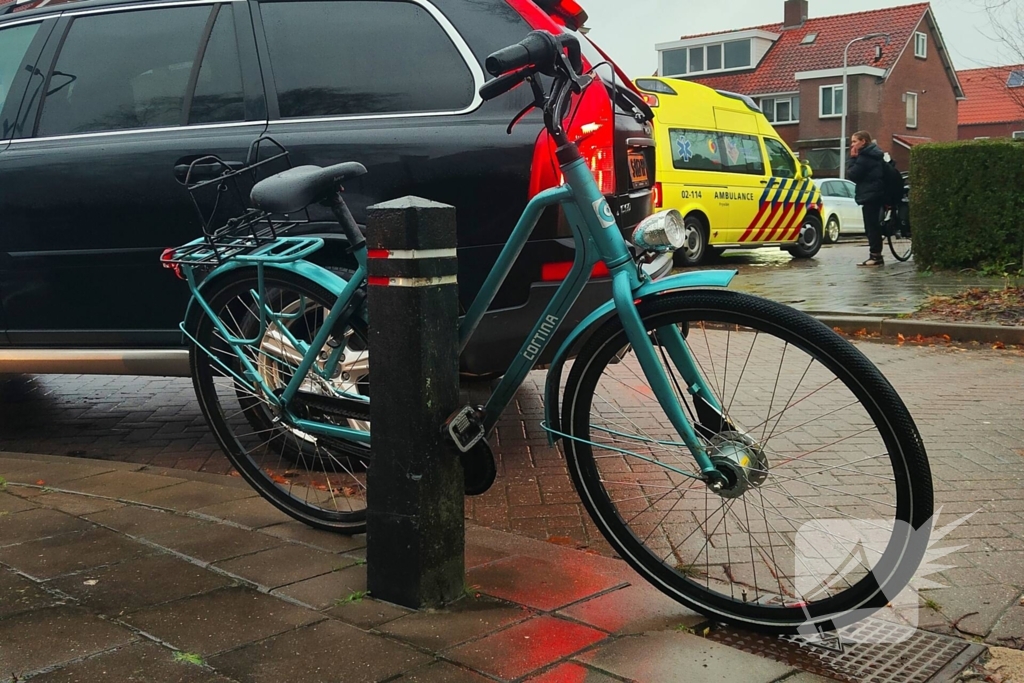 Twee fietsers botsen op elkaar