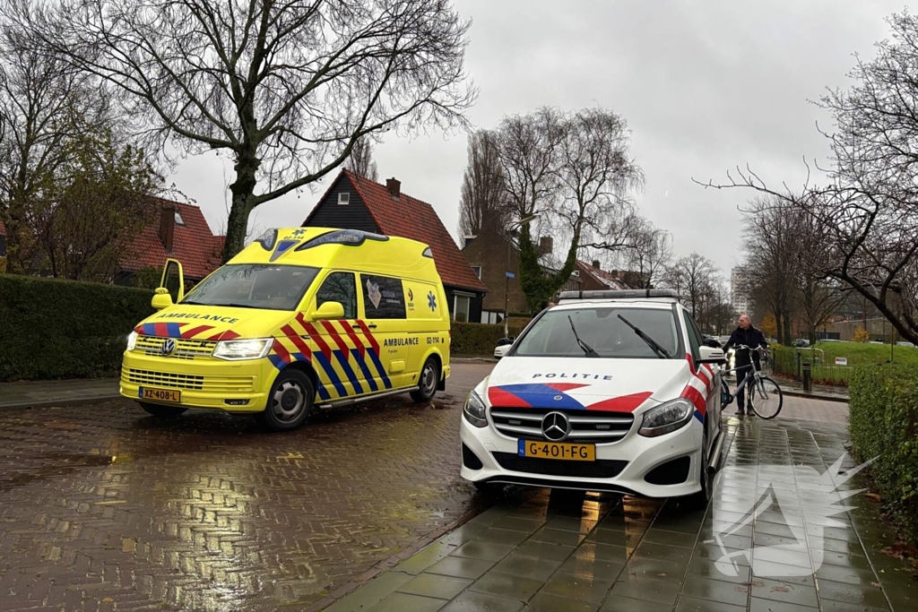 Twee fietsers botsen op elkaar