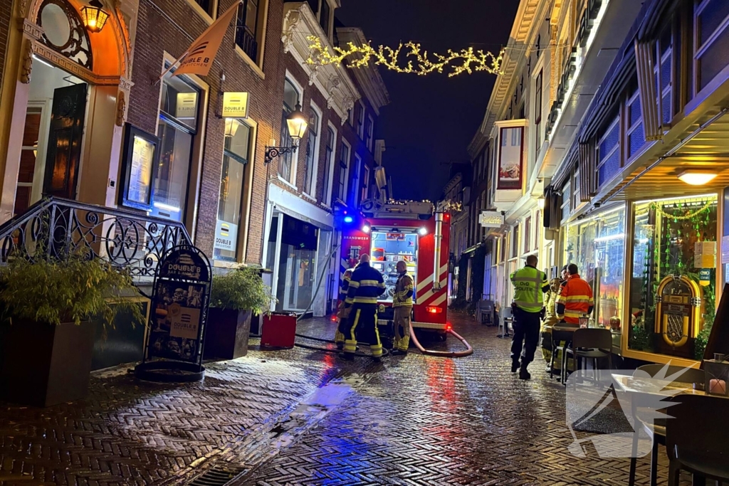 Keukenbrand in hamburgerrestaurant