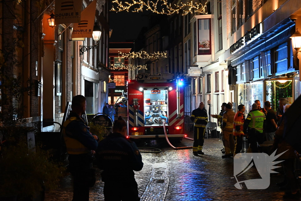 Keukenbrand in hamburgerrestaurant