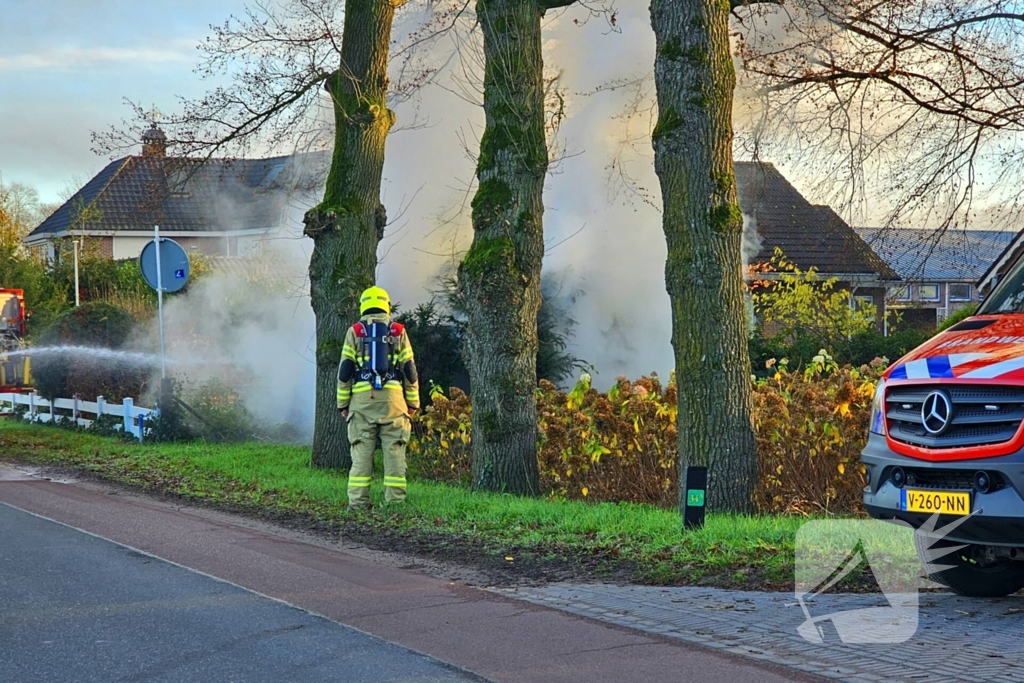 Brandweer blust brand in elektriciteitskast