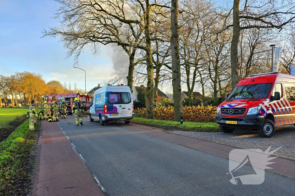 Brandweer blust brand in elektriciteitskast