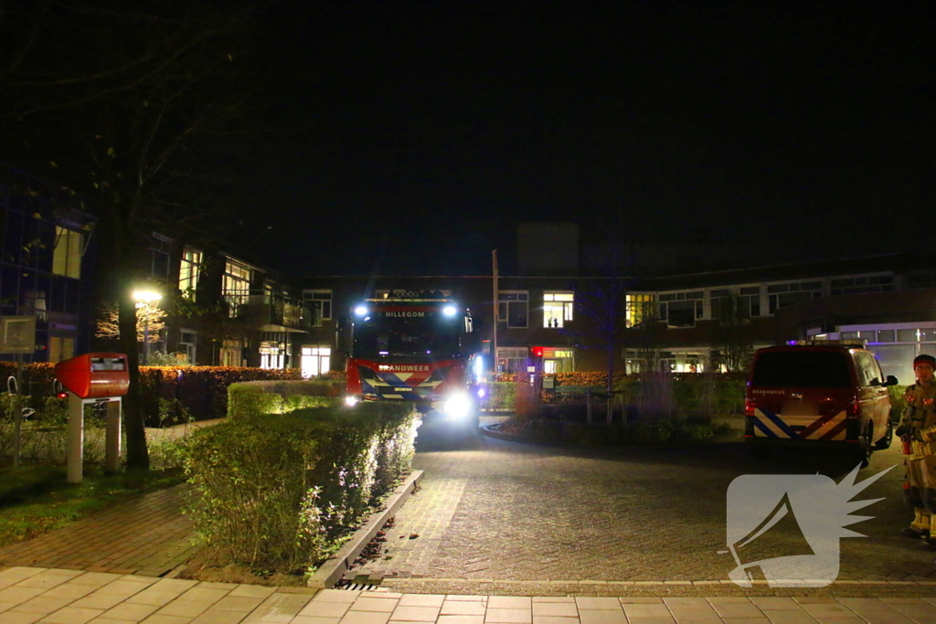 Brandweer doet onderzoek naar chemische lucht in zorgcentrum