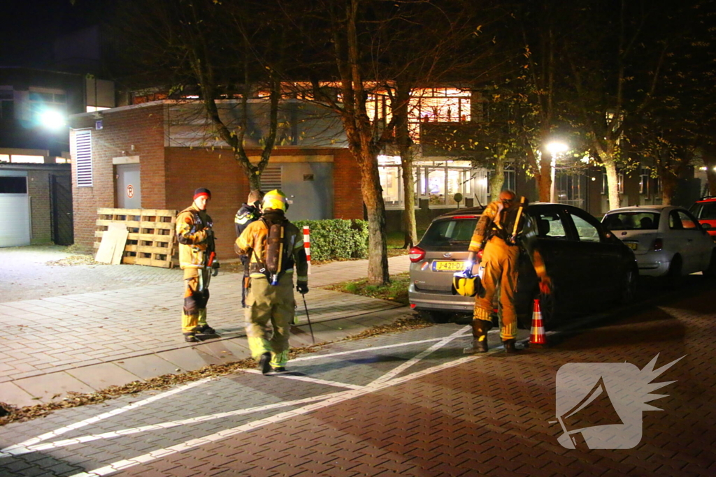 Brandweer doet onderzoek naar chemische lucht in zorgcentrum