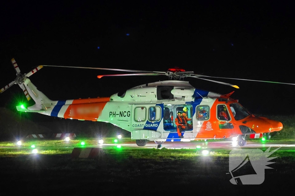 Kustwacht helikopter evacueerd patiënt van cruiseschip