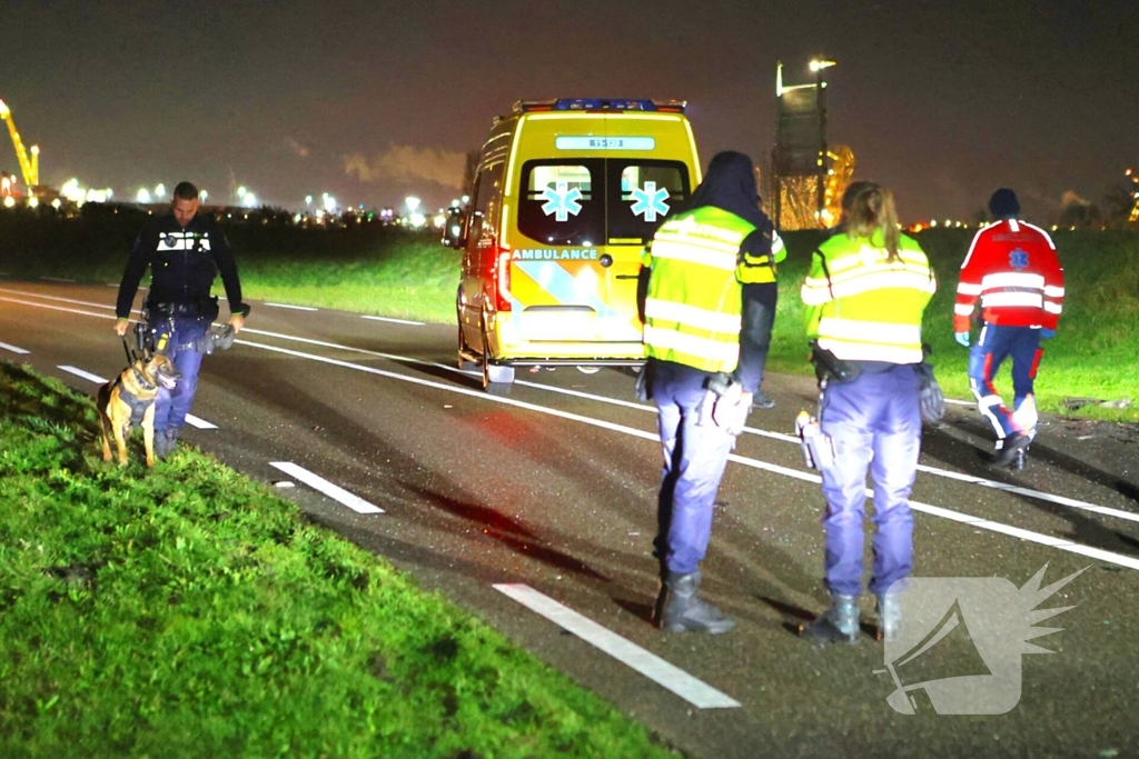 Persoon slaat op vlucht na crash en laat ravage en zwaargewonde achter