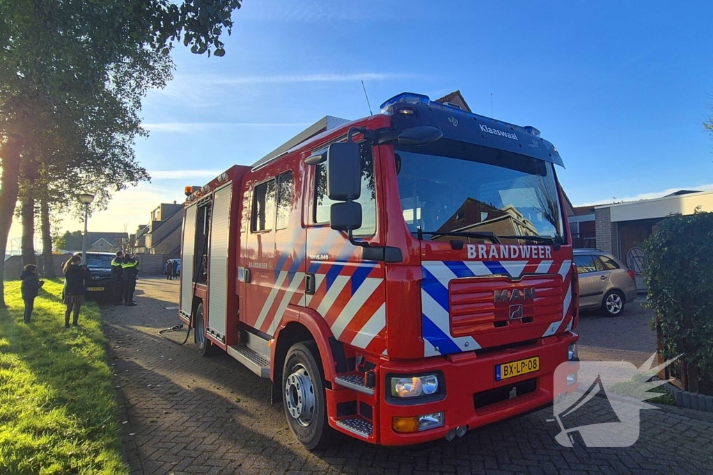 Brandweer graaft in tuin wegens gaslekkage