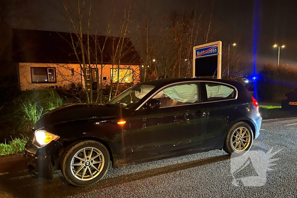 Kerende auto geramd, uitval verkeerslichten tot gevolg