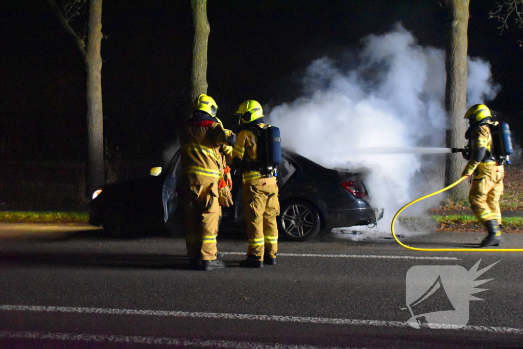 Auto volledig verwoest door brand