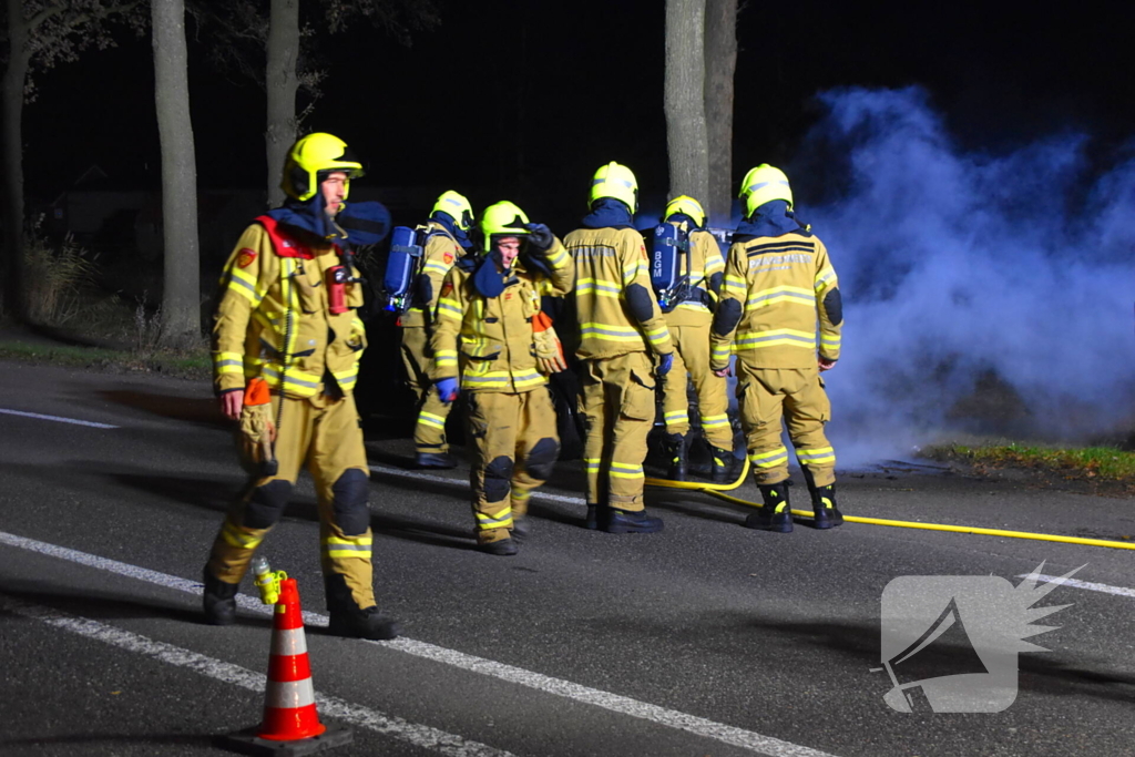 Auto volledig verwoest door brand