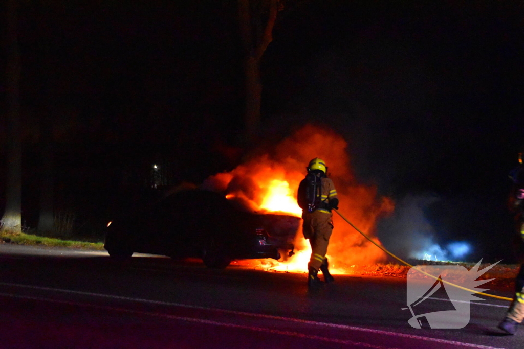 Auto volledig verwoest door brand