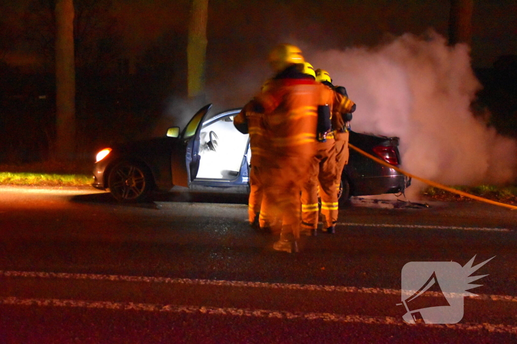 Auto volledig verwoest door brand