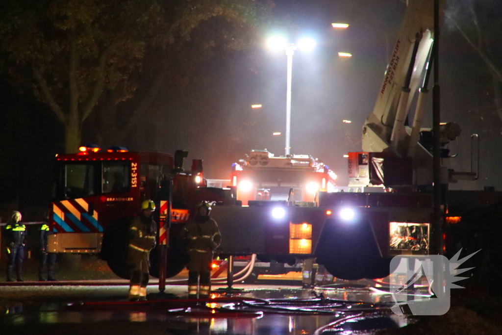 Vijf vrachtwagen total-loss verklaard door brand