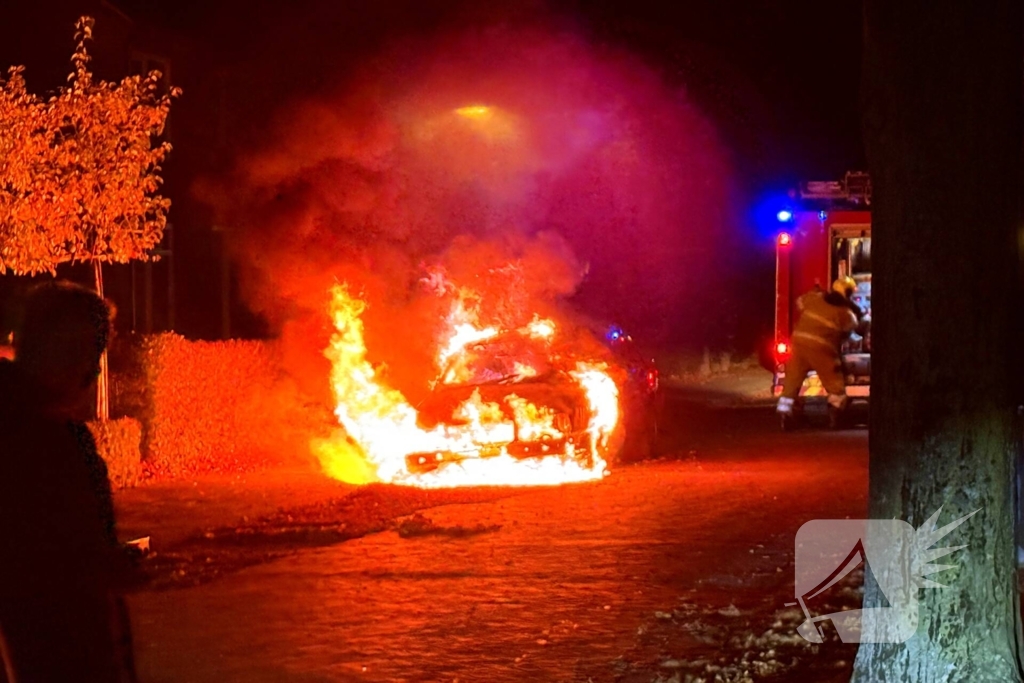 Personenwagen verwoest door brand