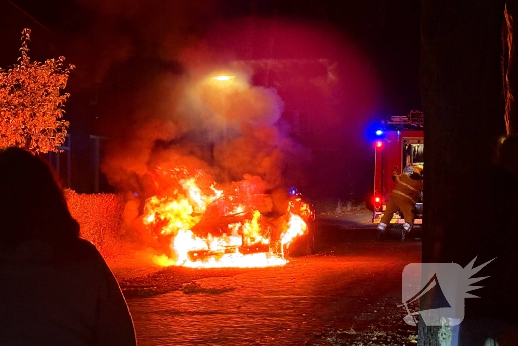 Personenwagen verwoest door brand