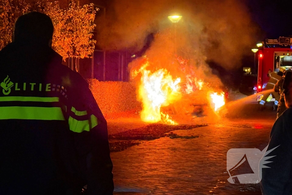 Personenwagen verwoest door brand