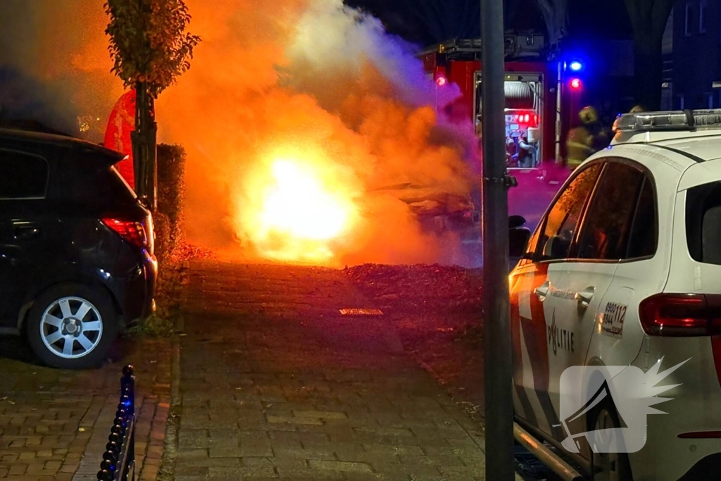 Personenwagen verwoest door brand