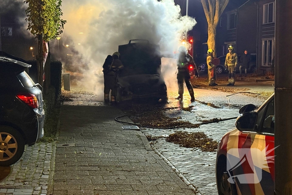 Personenwagen verwoest door brand